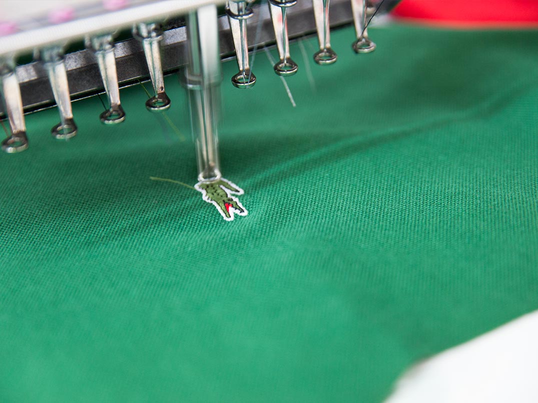 Embroidered crocodile on green polo shirt